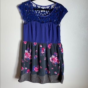 SALE (3/$15) AE satin floral+lace dress